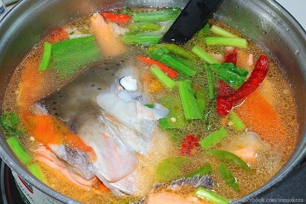 ต้มแซบปลาแซลมอน (สากล) อาหารภาคอีสาน