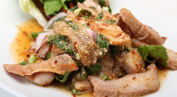 น้ำตกหมู อาหารภาคอีสาน