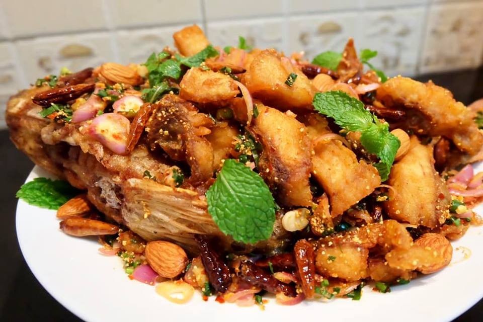 ลาบปลานิลทอด อาหารภาคอีสาน