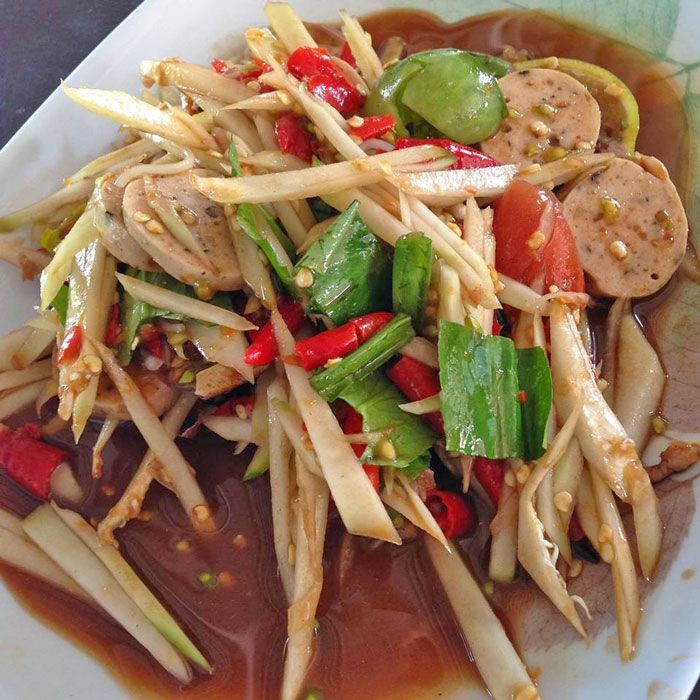 ส้มตำหมูยอ อาหารภาคอีสาน