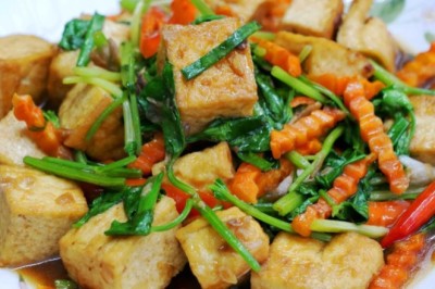 เต้าหู้ผัดขึ้นฉ่าย ( เจ ) อาหารเจ