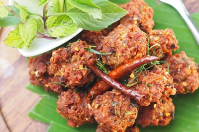 ลาบหมูทอด อาหารภาคอีสาน