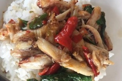 เมนูนี้มีจริง? หนุ่มพลาดสั่งอาหารฟิวชั่นหวังได้กะเพราเนื้อปูแต่ดันได้ กะเพราปูเค็ม