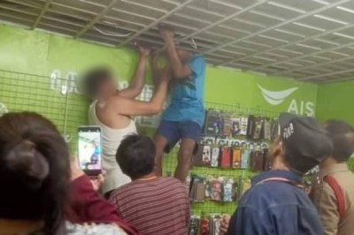 หมดศักดิ์ศรีความเป็นโจร! ปีนเข้าร้านหวัง ขโมยของ แต่หัวดันไปติดอยู่บนเพดาน