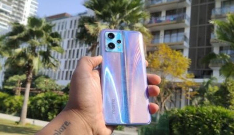 ภาพเครื่องจริง Realme 9 Pro+ ปรากฎพร้อมฝาหลังเปลี่ยนสีสันได้