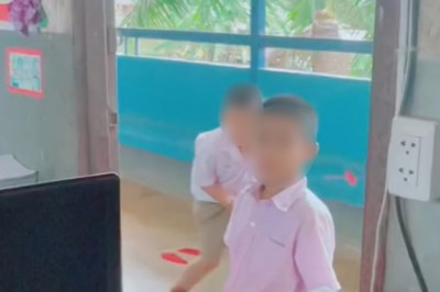 เด็กป.1 จีบพี่ม.3 ด้วยการมาโชว์ร้องเพลงรักหน้าห้องเรียน งานนี้ทำพี่เขินยกใหญ่