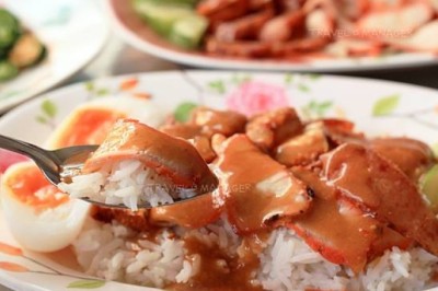 ข้าวหมูแดง อาหารจานเดียว