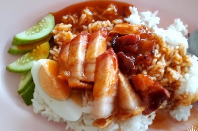 ข้าวหมูกรอบ อาหารจานเดียว