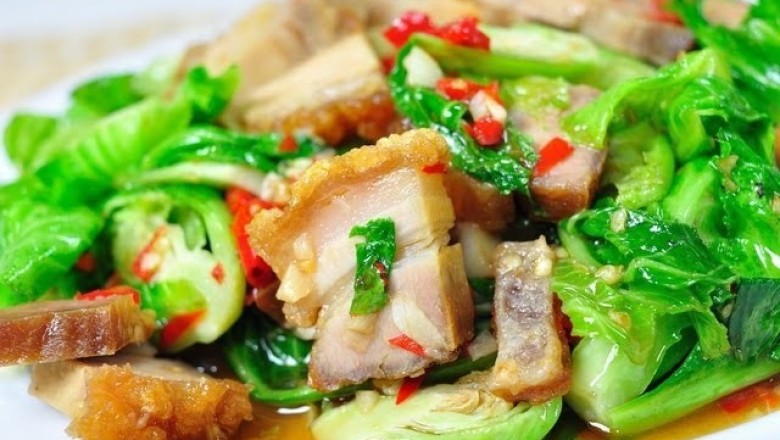 คะน้าหมูกรอบ อาหารจานเดียว