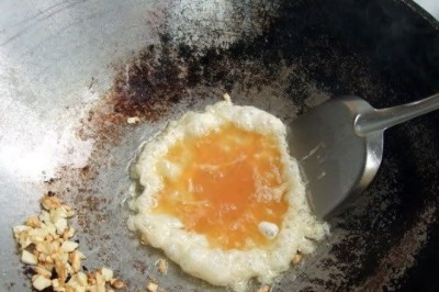 หลากวิธีขจัดคราบไหม้บนกระทะ