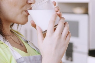 นมพร่องมันเนยทำให้เกิดสิว