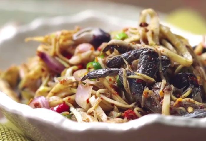 ยำปูดองมะม่วง (สากล) อาหารภาคอีสาน