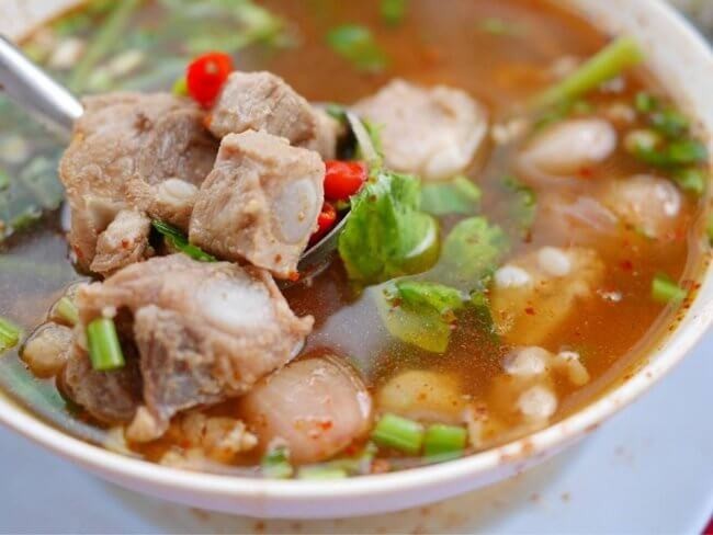 ต้มแซบกระดูกหมูอ่อน อาหารอีสาน