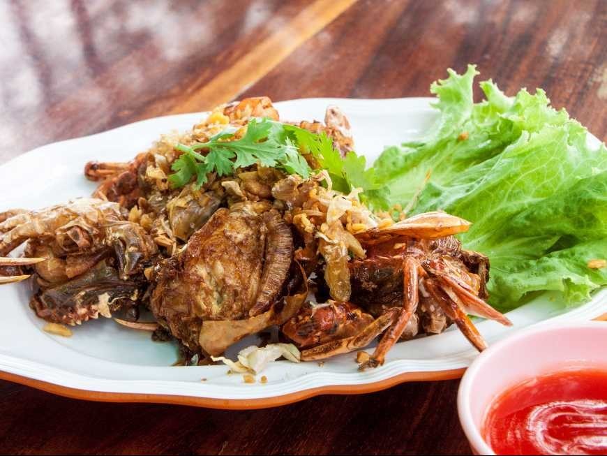 ปูม้าทอดกระเทียม อาหารจานเดียว