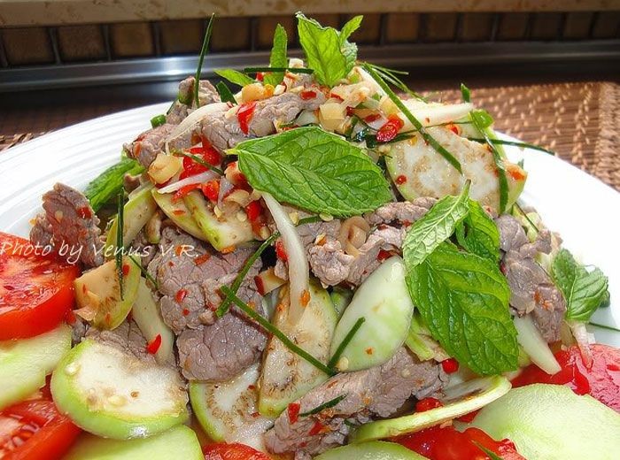 ยำเนื้อกับมะเขืออ่อน อาหารภาคกลาง
