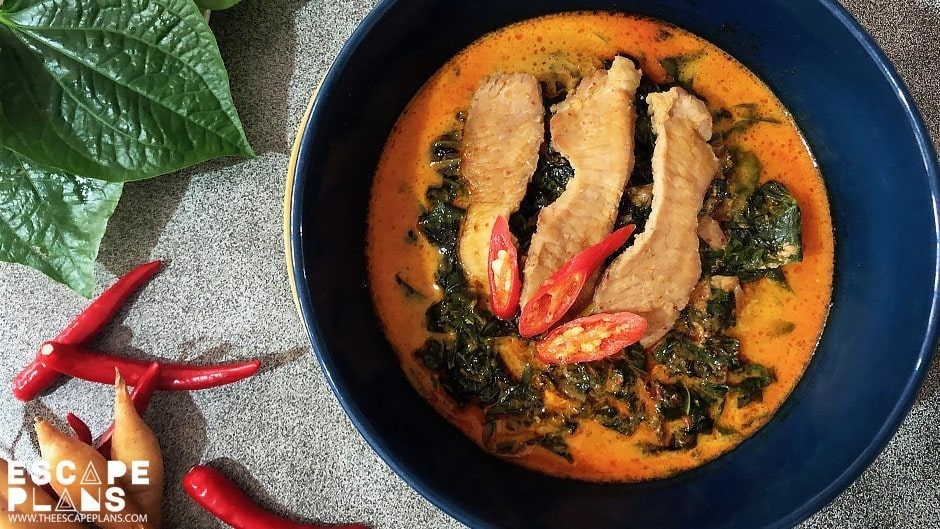 แกงคั่วหมูย่างกับใบชะพลู อาหารภาคกลาง