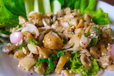 ลาบเห็ดฟาง อาหารภาคอีสาน