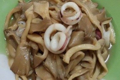 ปลาหมึกผัดเห็ด อาหารภาคใต้