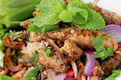 ลาบปลาทู อาหารภาคอีสาน