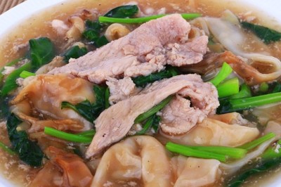 ราดหน้าหมู อาหารจานเดียว