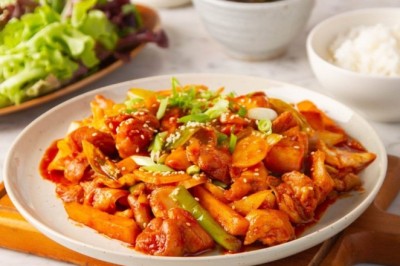 หมูผัดกิมจิ อาหารเกาหลี