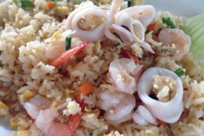 ข้าวผัดทะเล อาหารจานเดียว