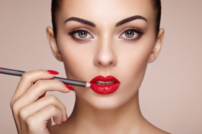 เคล็ดลับการทาลิปสติกให้ติดทนนาน