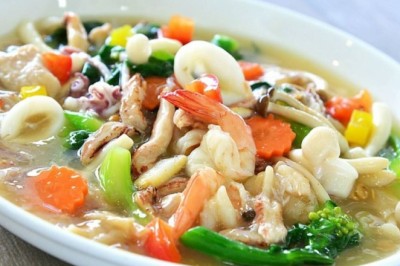 ราดหน้าทรงเครื่อง อาหารจานเดียว