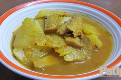 แกงส้มหมูย่างกับสับปะรด อาหารภาคใต้